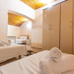 Hostel Relax, Tiran